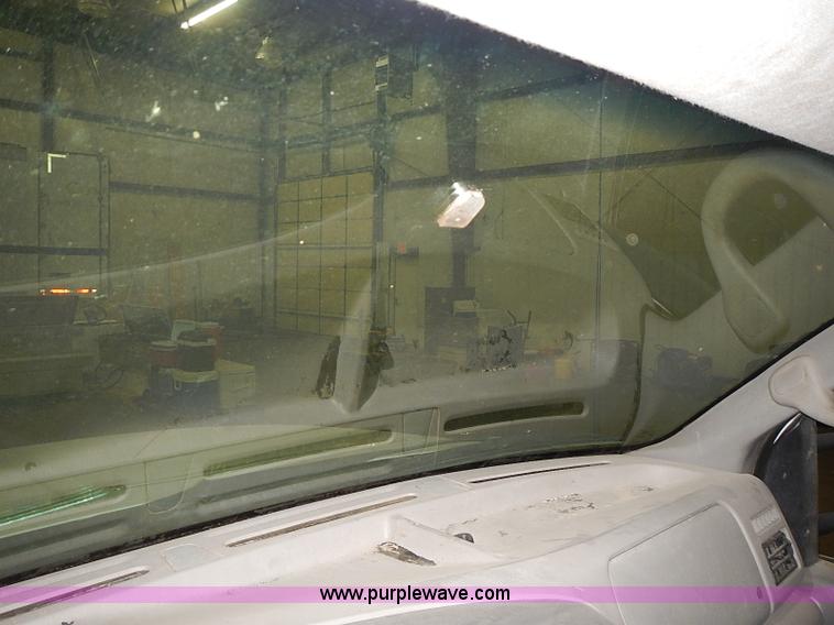 image for item I3649 2000 Ford F450 Super Duty XL truck cab and chassis