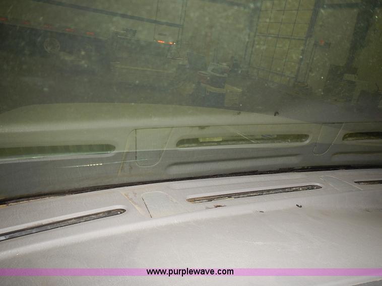 image for item I3649 2000 Ford F450 Super Duty XL truck cab and chassis