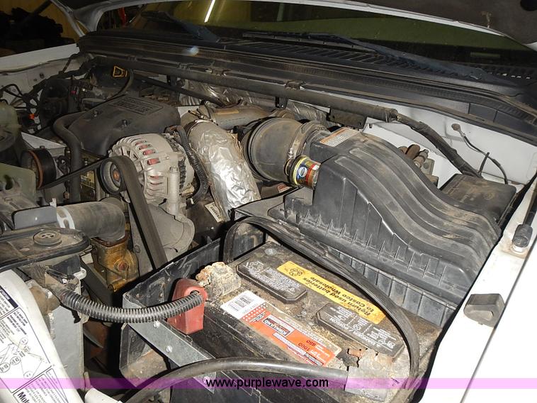 image for item I3649 2000 Ford F450 Super Duty XL truck cab and chassis