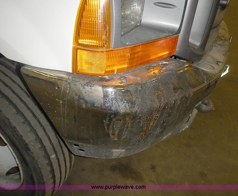 image for item I3649 2000 Ford F450 Super Duty XL truck cab and chassis