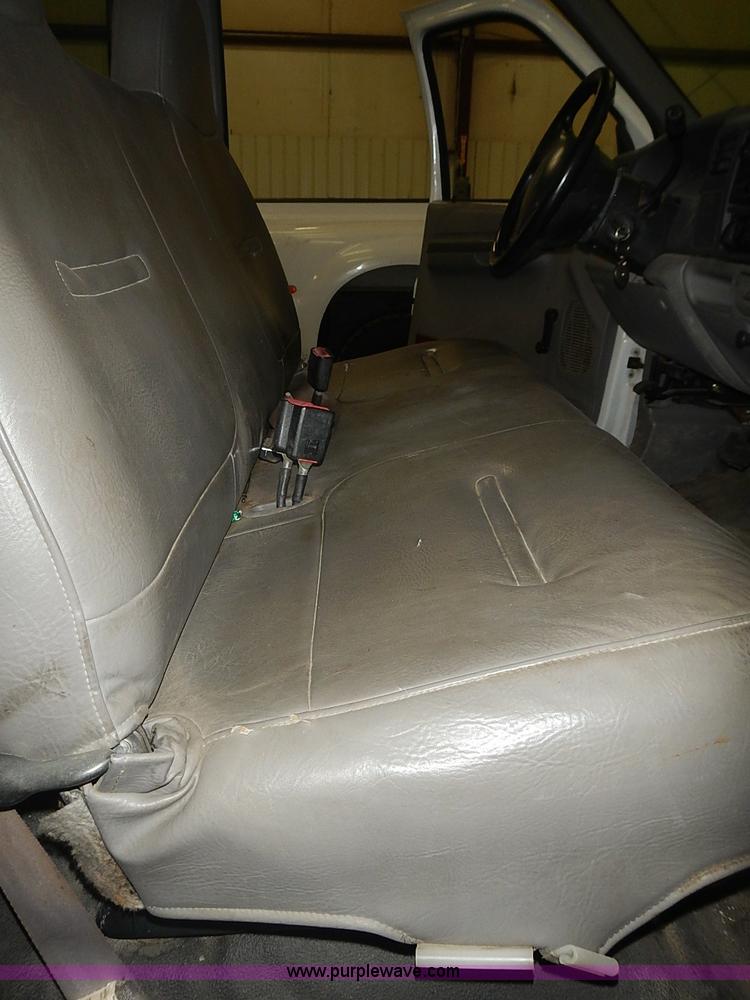 image for item I3649 2000 Ford F450 Super Duty XL truck cab and chassis