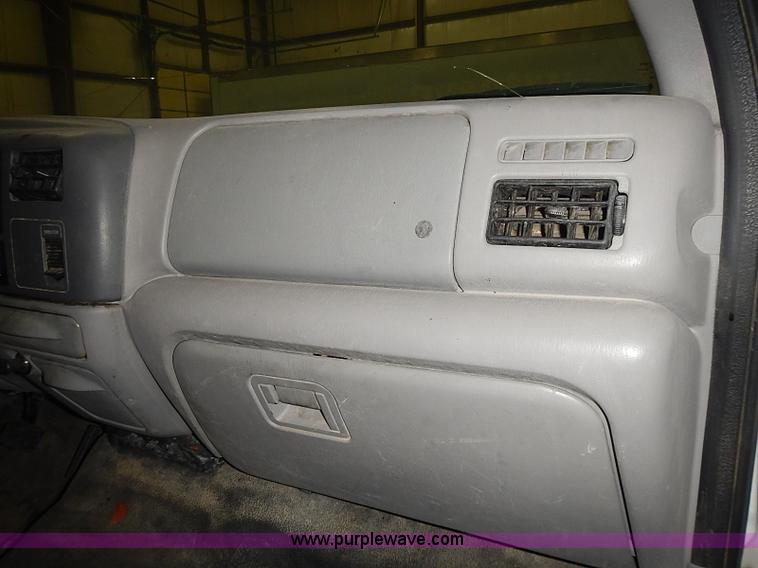 image for item I3649 2000 Ford F450 Super Duty XL truck cab and chassis