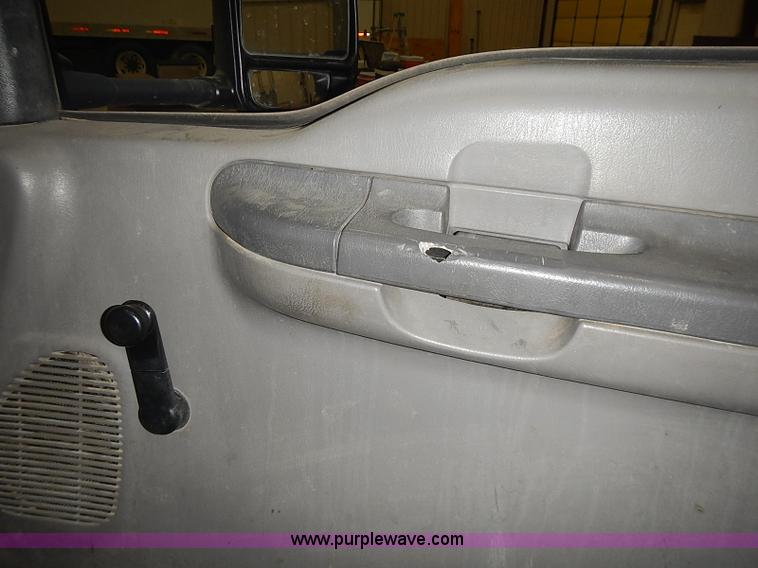 image for item I3649 2000 Ford F450 Super Duty XL truck cab and chassis