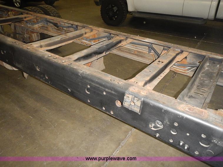 image for item I3649 2000 Ford F450 Super Duty XL truck cab and chassis
