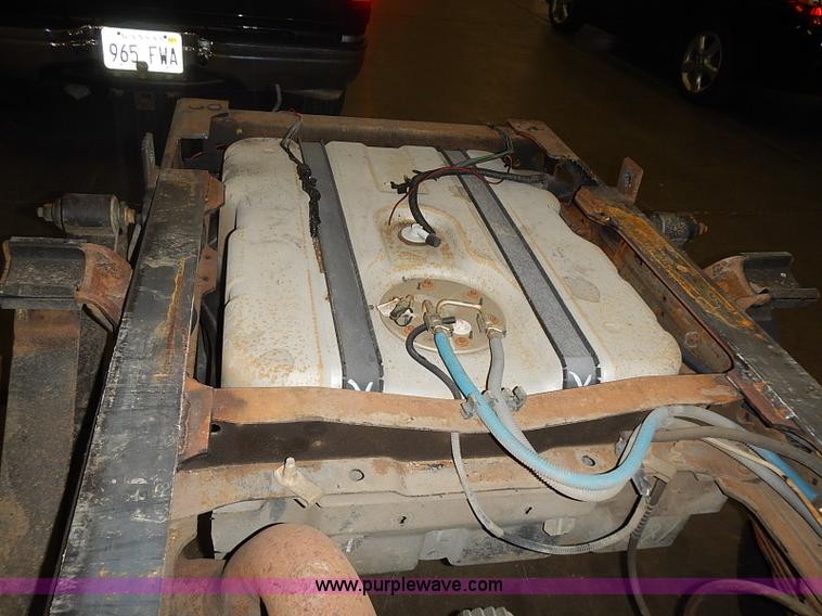 image for item I3649 2000 Ford F450 Super Duty XL truck cab and chassis