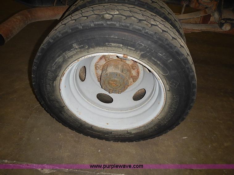 image for item I3649 2000 Ford F450 Super Duty XL truck cab and chassis