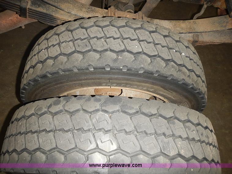 image for item I3649 2000 Ford F450 Super Duty XL truck cab and chassis