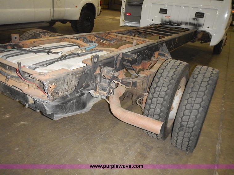 image for item I3649 2000 Ford F450 Super Duty XL truck cab and chassis