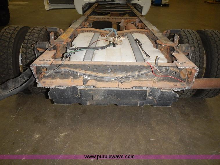 image for item I3649 2000 Ford F450 Super Duty XL truck cab and chassis