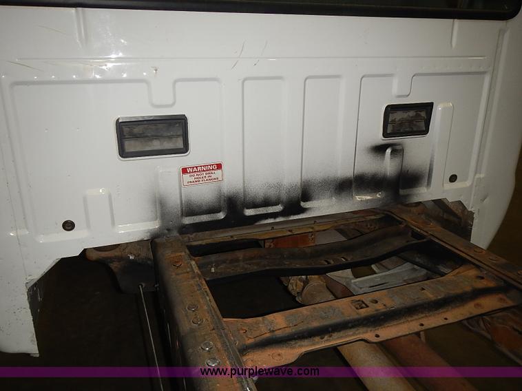 image for item I3649 2000 Ford F450 Super Duty XL truck cab and chassis
