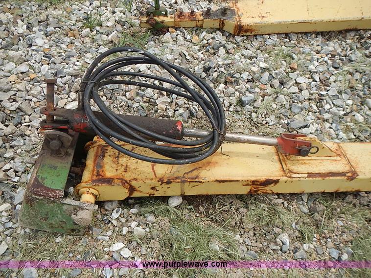 image for item AZ9966 (2) telescoping markers