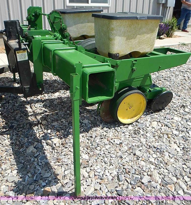 image for item AZ9989 John Deere 7100 two row plate-less planter