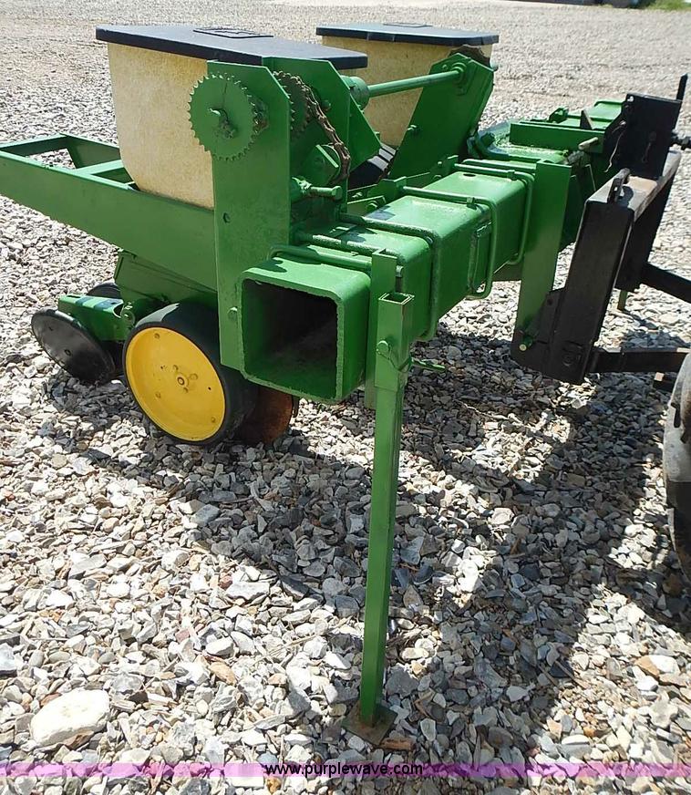 image for item AZ9989 John Deere 7100 two row plate-less planter