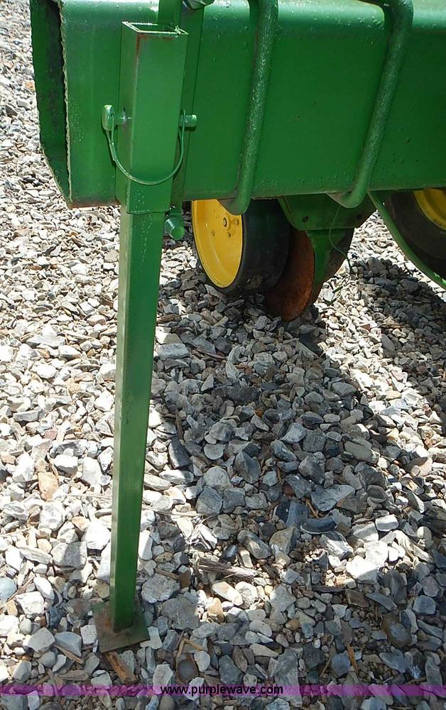image for item AZ9989 John Deere 7100 two row plate-less planter