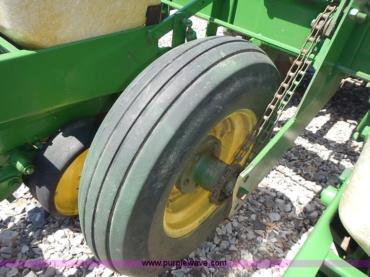 image for item AZ9989 John Deere 7100 two row plate-less planter