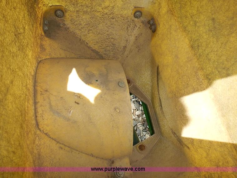 image for item AZ9989 John Deere 7100 two row plate-less planter