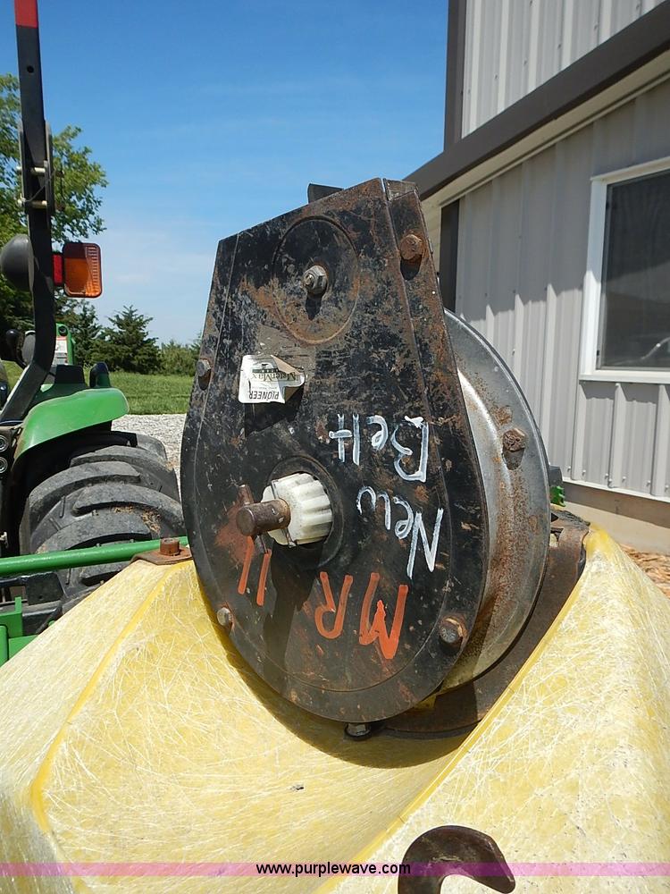 image for item AZ9989 John Deere 7100 two row plate-less planter