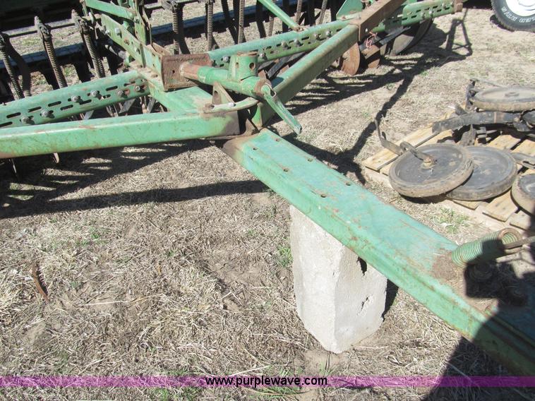 image for item G8416 John Deere 8350 grain drill
