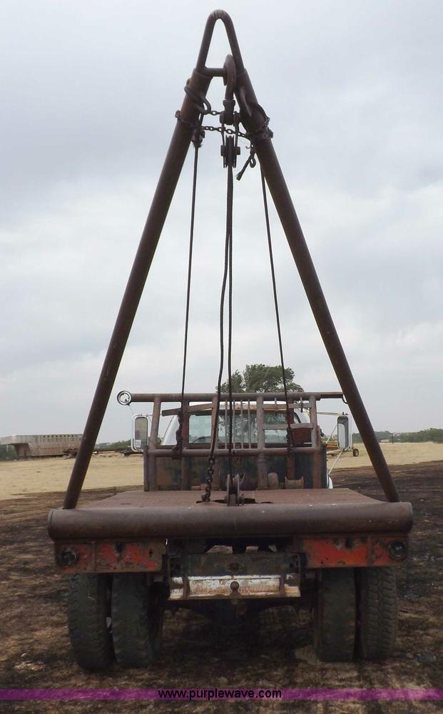 image for item H1877 1976 Dodge D600 gin pole truck