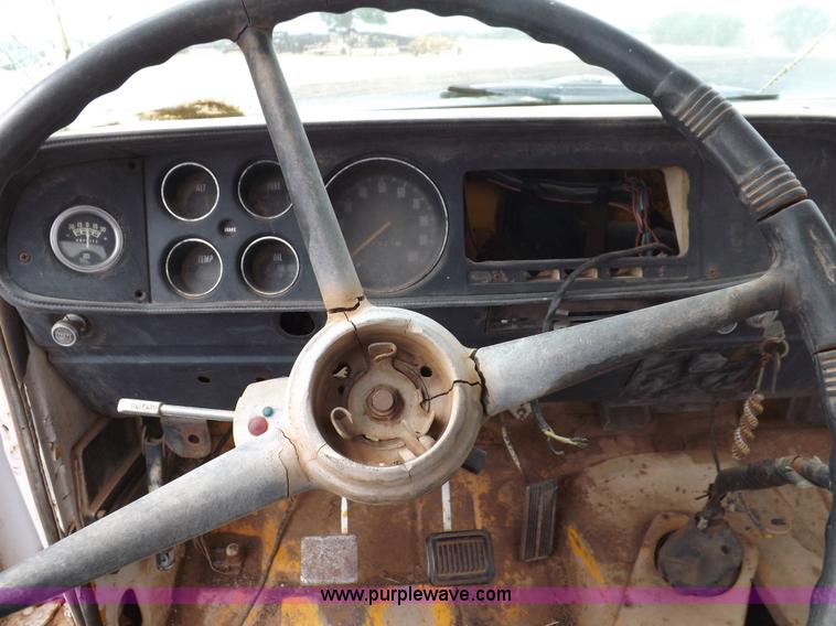 image for item H1877 1976 Dodge D600 gin pole truck