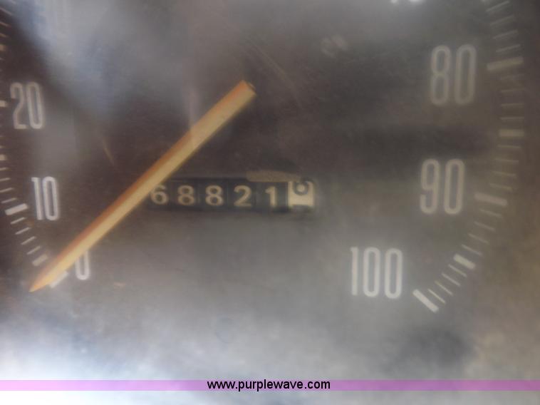 image for item H1877 1976 Dodge D600 gin pole truck