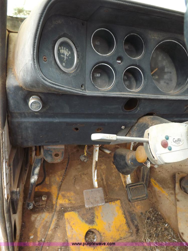 image for item H1877 1976 Dodge D600 gin pole truck