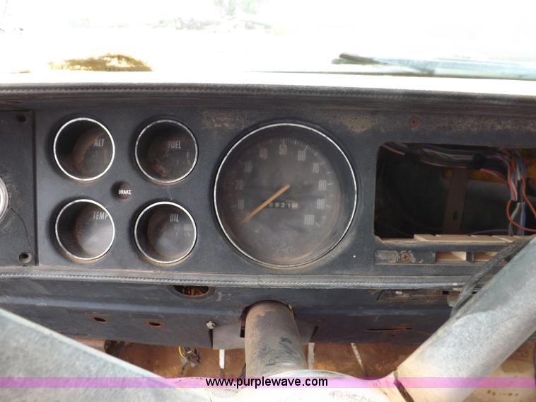 image for item H1877 1976 Dodge D600 gin pole truck