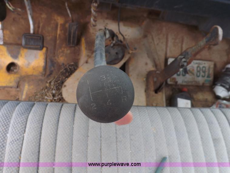 image for item H1877 1976 Dodge D600 gin pole truck