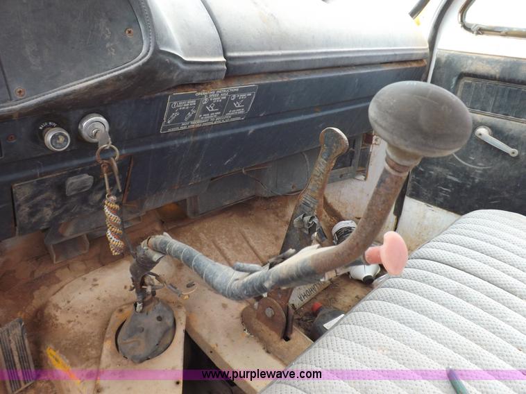 image for item H1877 1976 Dodge D600 gin pole truck