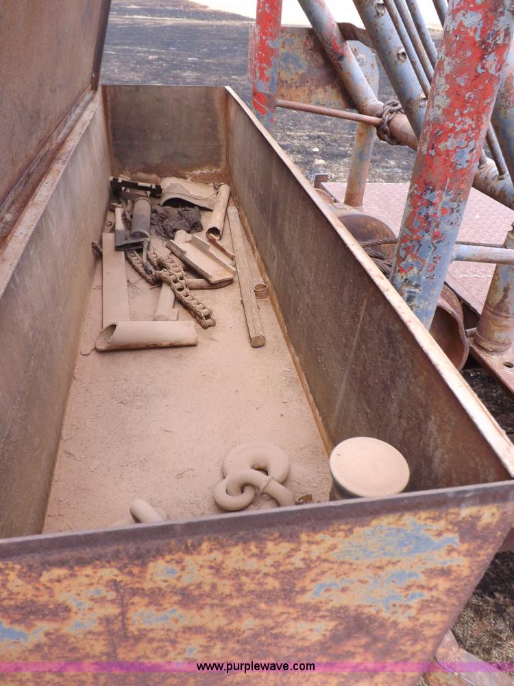 image for item H1877 1976 Dodge D600 gin pole truck