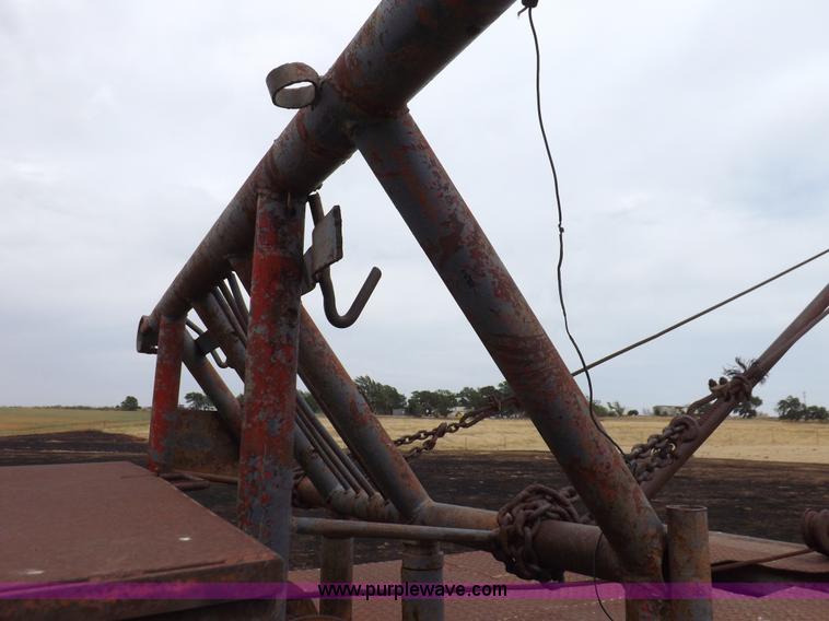 image for item H1877 1976 Dodge D600 gin pole truck