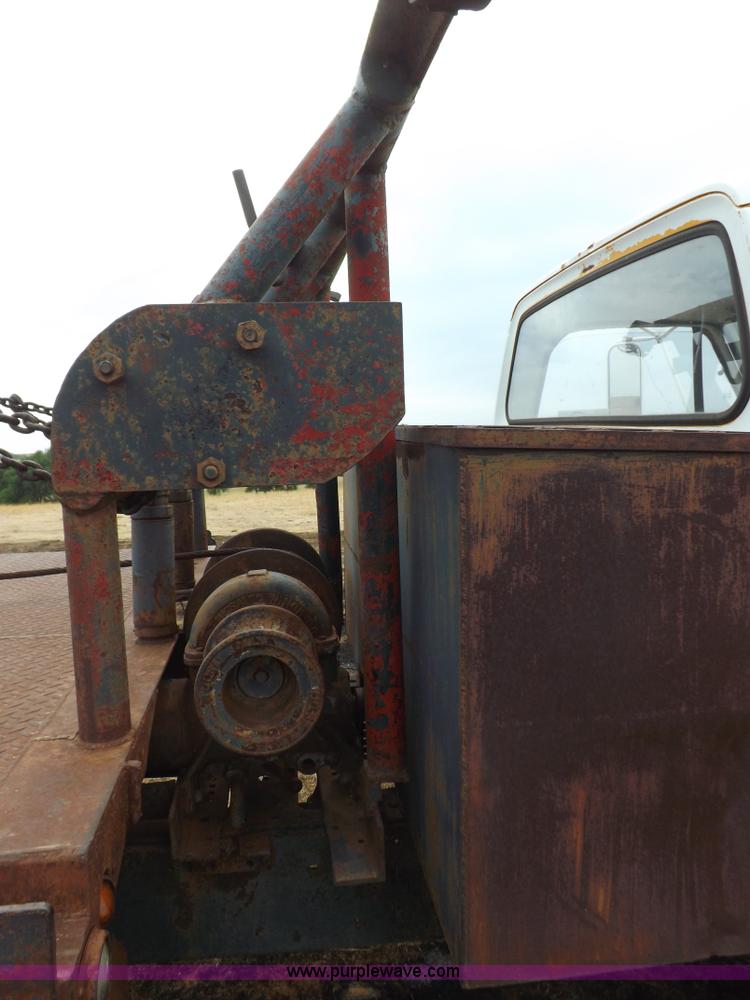 image for item H1877 1976 Dodge D600 gin pole truck