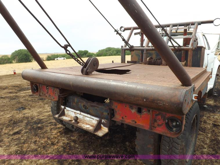 image for item H1877 1976 Dodge D600 gin pole truck