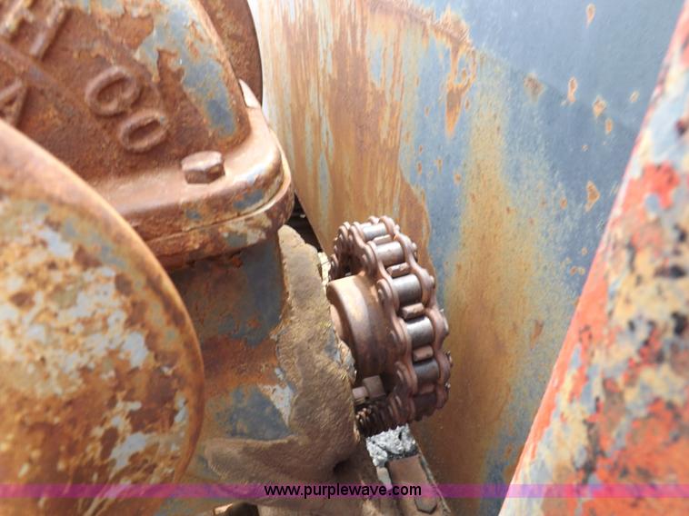 image for item H1877 1976 Dodge D600 gin pole truck