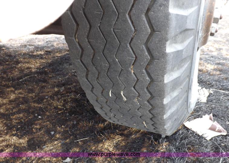 image for item H1877 1976 Dodge D600 gin pole truck