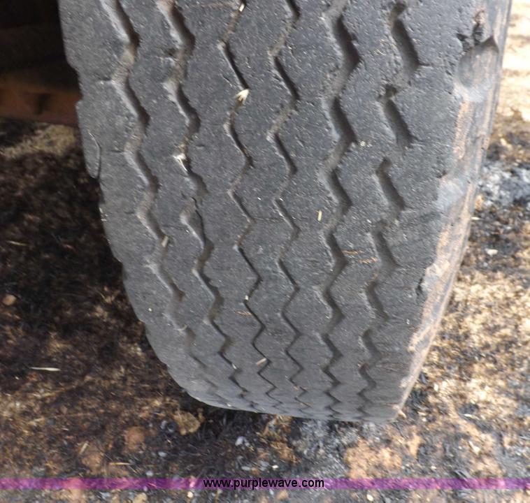 image for item H1877 1976 Dodge D600 gin pole truck