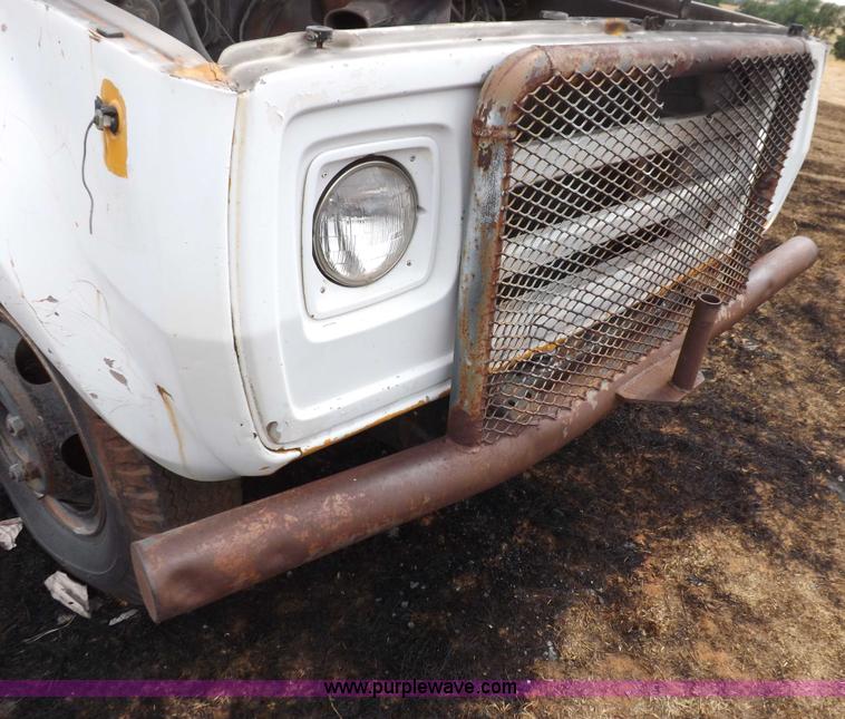 image for item H1877 1976 Dodge D600 gin pole truck