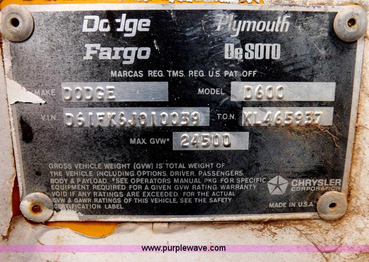 image for item H1877 1976 Dodge D600 gin pole truck