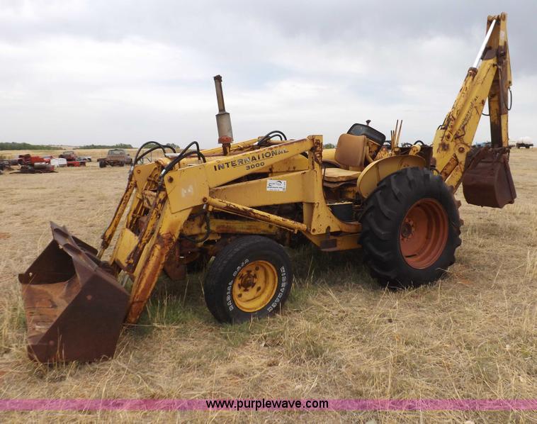 image for item H1878 International 2504 backhoe