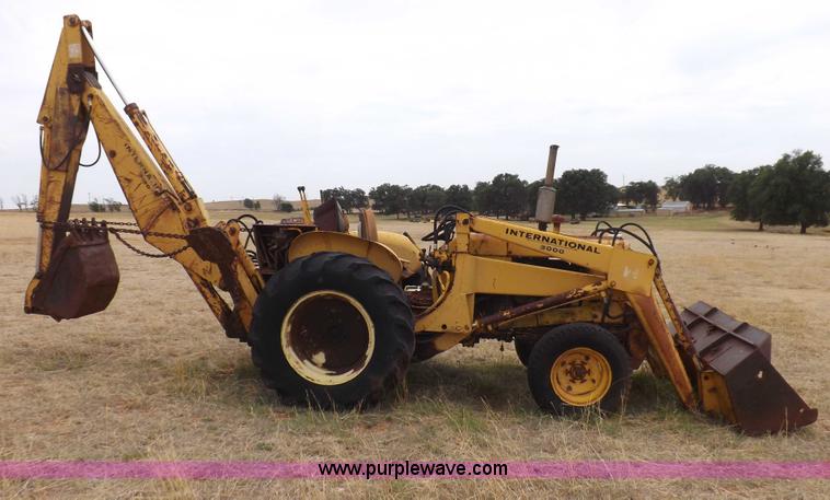 image for item H1878 International 2504 backhoe