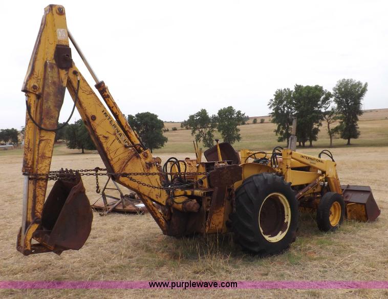 image for item H1878 International 2504 backhoe