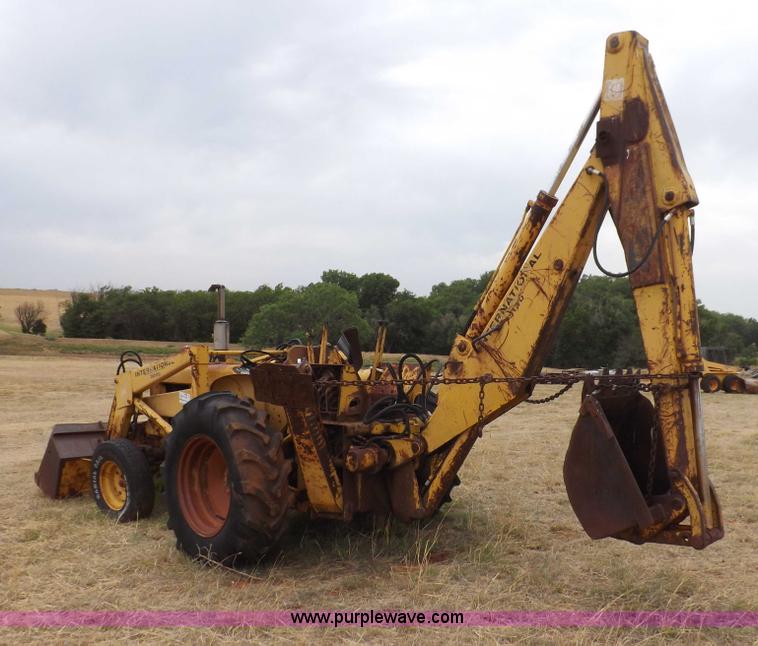 image for item H1878 International 2504 backhoe