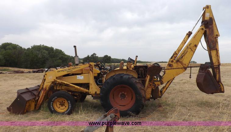 image for item H1878 International 2504 backhoe
