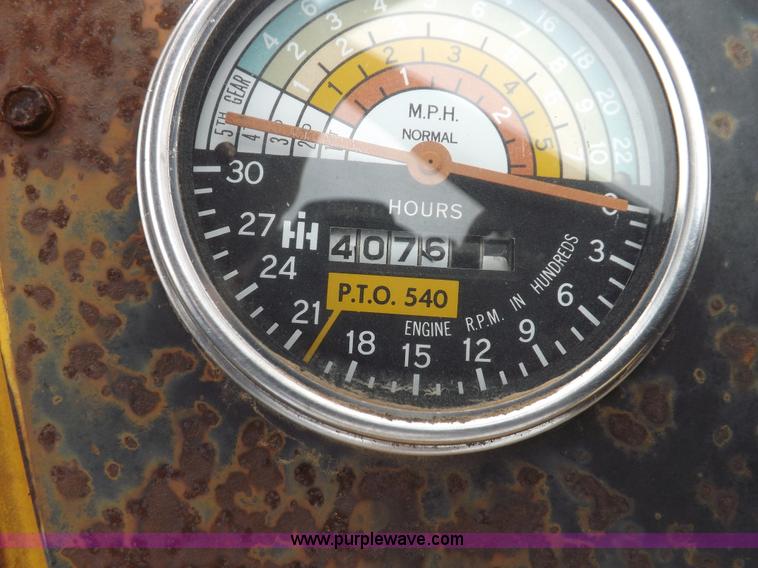 image for item H1878 International 2504 backhoe