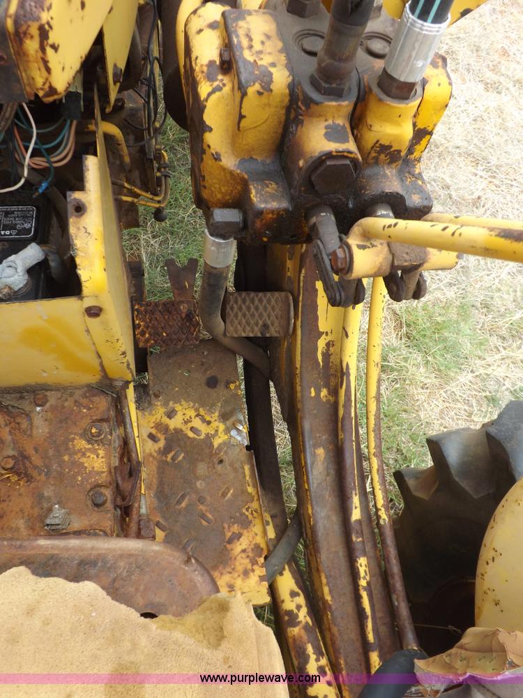 image for item H1878 International 2504 backhoe
