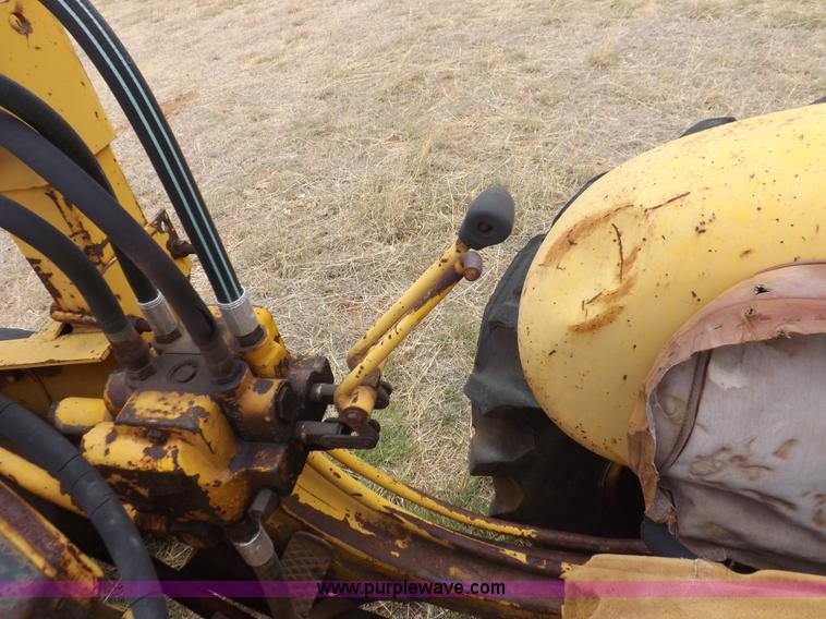 image for item H1878 International 2504 backhoe