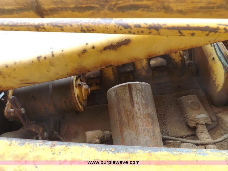 image for item H1878 International 2504 backhoe