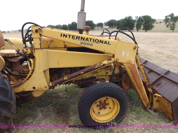 image for item H1878 International 2504 backhoe
