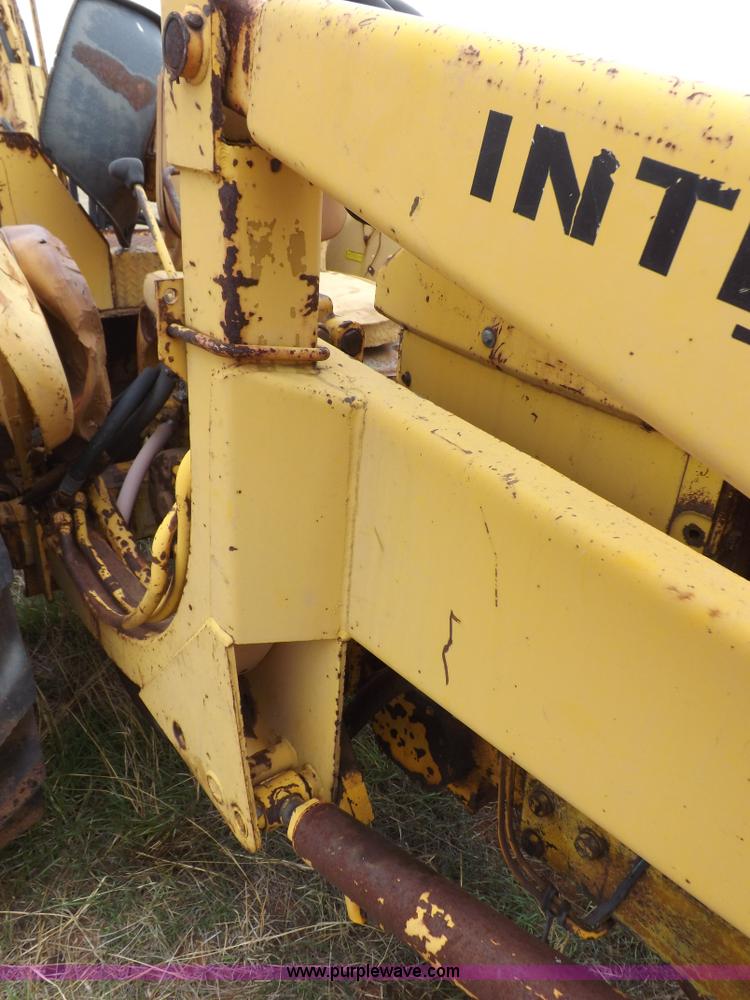 image for item H1878 International 2504 backhoe