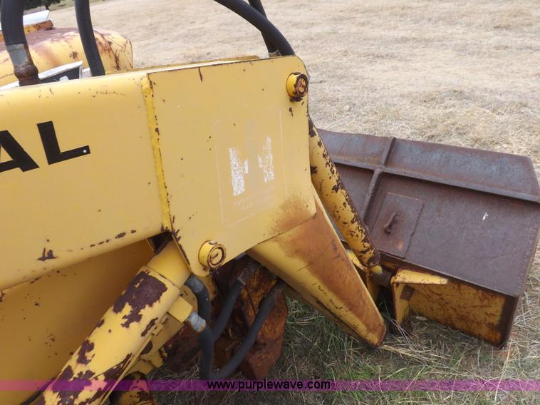 image for item H1878 International 2504 backhoe